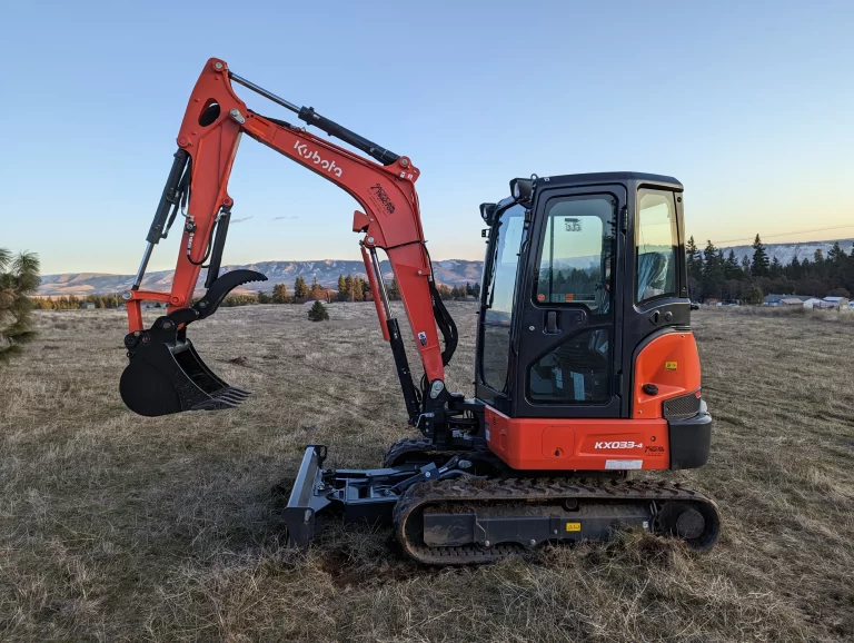 <span style="font-size: 0.6em; color: #b8b8b8">Louez une Mini-Excavatrice </span><br>Kubota KX033 <br><span style="font-size: 0.6em; color: #b8b8b8"">de 3 Tonnes à Ottawa