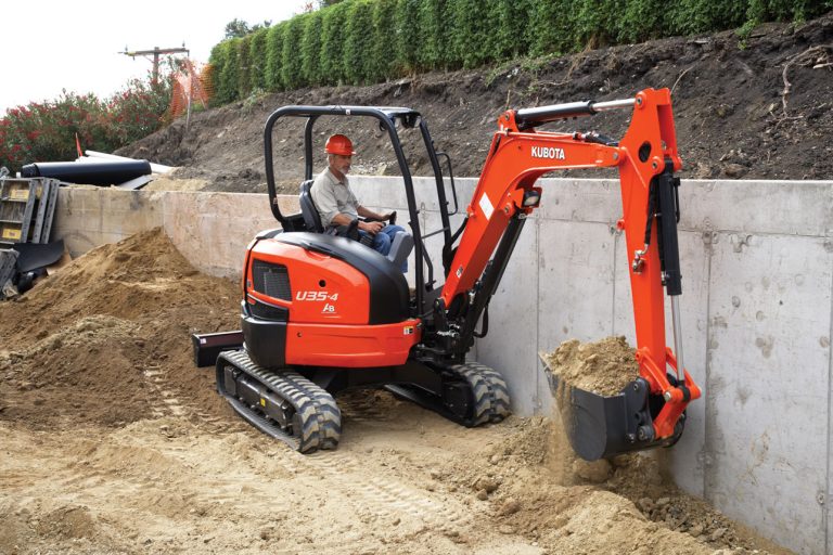 <span style="font-size: 0.6em; color: #b8b8b8">Louez une Mini-Excavatrice </span><br>Kubota U35 Zero-Tail <br><span style="font-size: 0.6em; color: #b8b8b8"">de 3 Tonnes à Ottawa